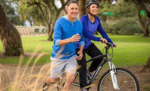 Regelmäßige körperliche Aktivität beugt Herz-Kreislauf-Erkrankungen vor, steigert die Fitness und die geistige Gesundheit.