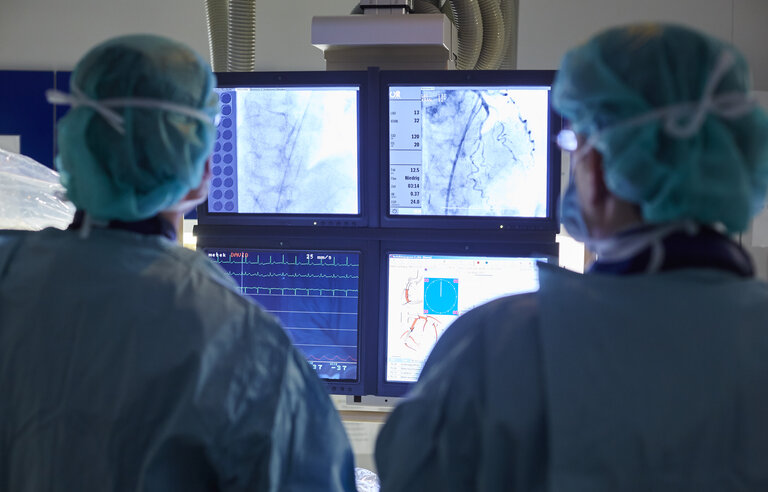 Randomized comparison of the outcome of single vs. multiple arterial grafts in women (ROMA:Women)