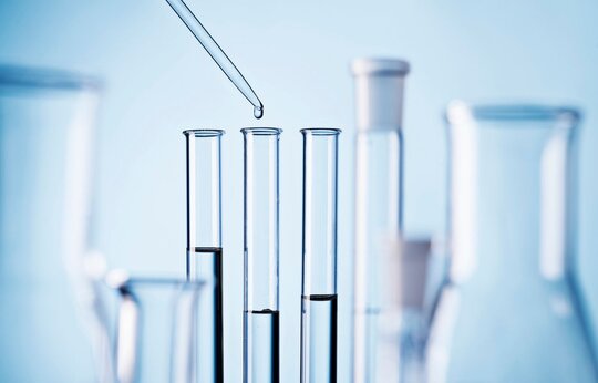 Computergestützte Bewertung von genetischen regulatorischen Effekten auf RNA-Ebene unter Verwendung der DZHKomics Ressource
