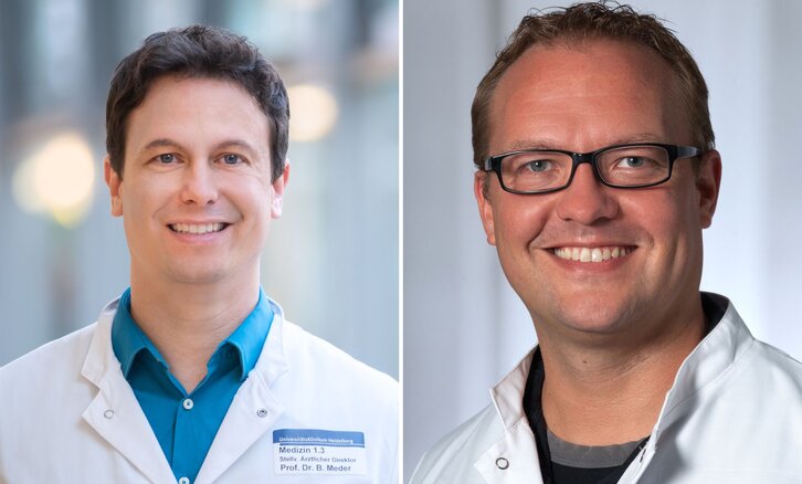 Links ein Mann in einem weißem Arztkittel (es handelt sich um Prof. Dr. Benjamin Meder) lächelt freundlich. Rechts ein Mann in einem weißem Arztkittel (es handelt sich um Dr. Johannes Trebing) lächelt freundlich.