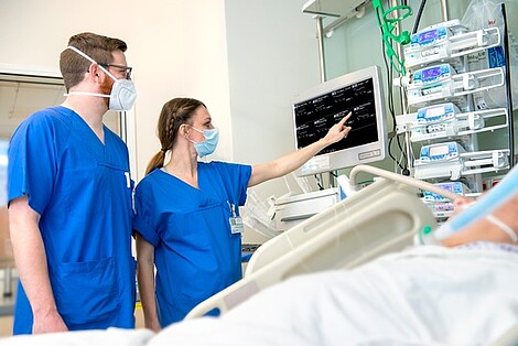Medical staff in intensive care.